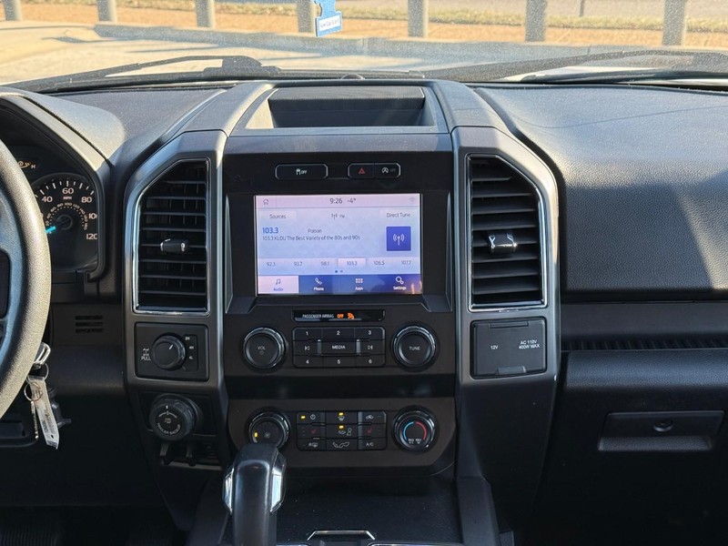 Ford F-150 Vehicle Full-screen Gallery Image 13