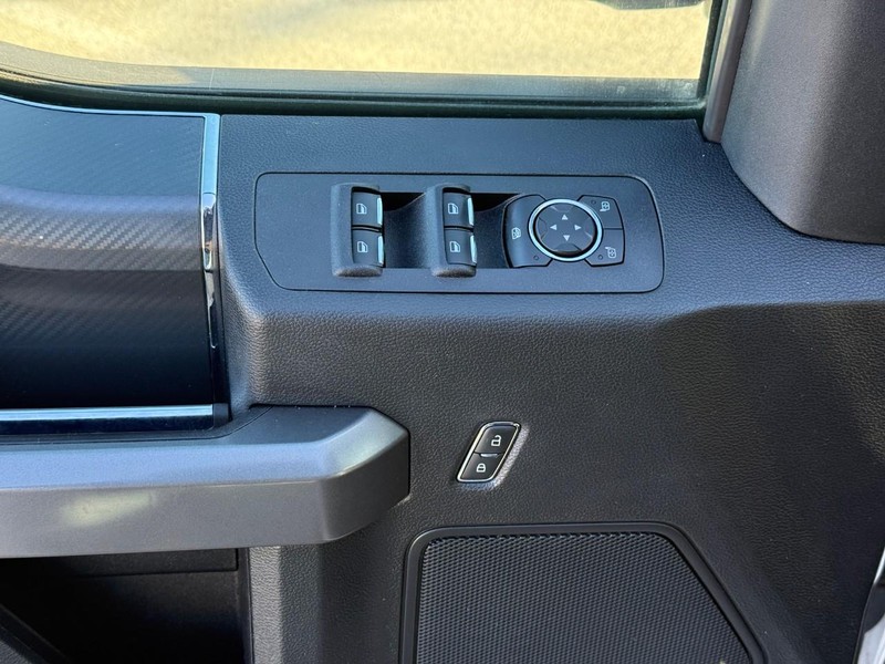 Ford F-150 Vehicle Full-screen Gallery Image 15