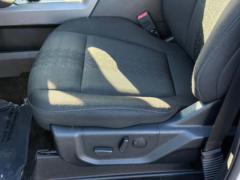 Ford F-150 Vehicle Full-screen Gallery Image 16