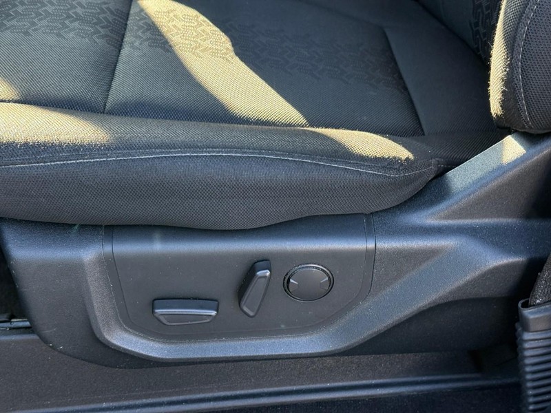 Ford F-150 Vehicle Full-screen Gallery Image 17