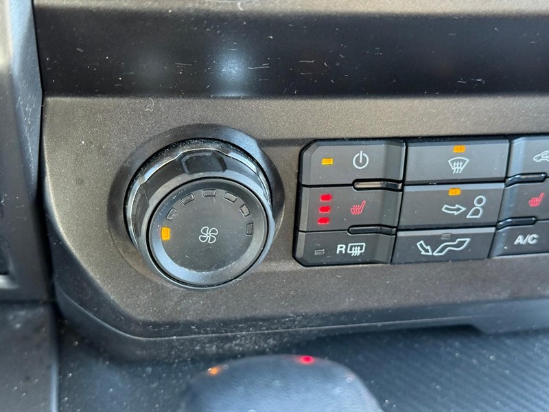 Ford F-150 Vehicle Full-screen Gallery Image 22