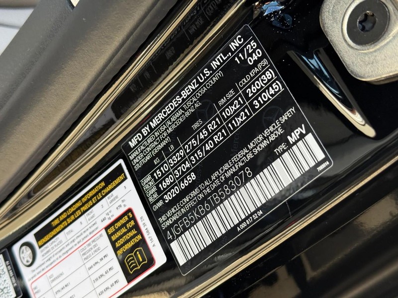 Mercedes-Benz GLE Vehicle Full-screen Gallery Image 20