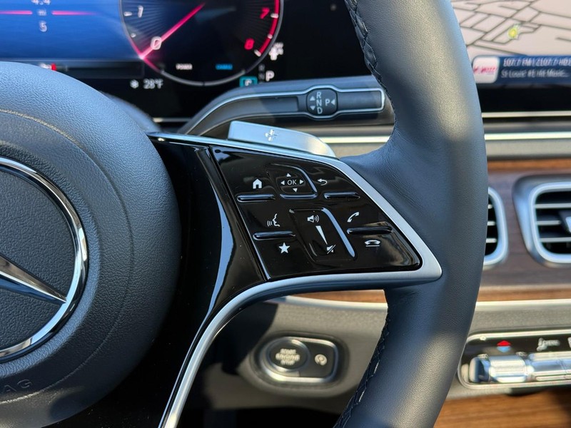 Mercedes-Benz GLE Vehicle Full-screen Gallery Image 19