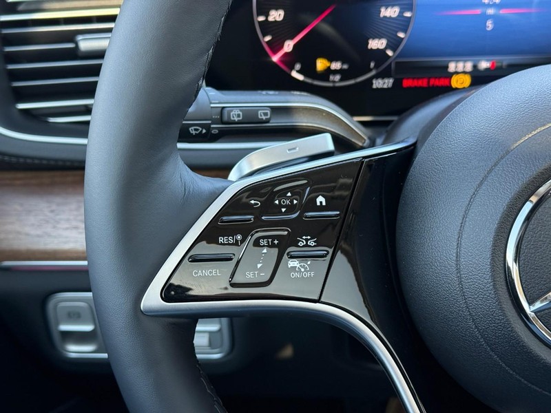 Mercedes-Benz GLE Vehicle Full-screen Gallery Image 20