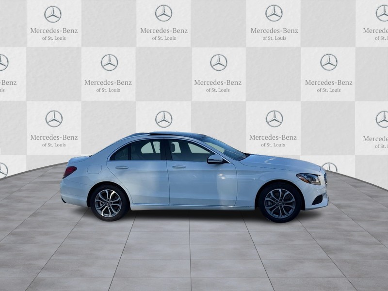 Mercedes-Benz C-Class Vehicle Full-screen Gallery Image 2