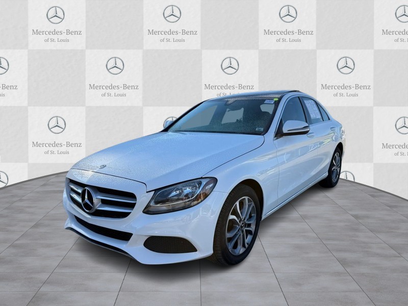 Mercedes-Benz C-Class Vehicle Full-screen Gallery Image 5