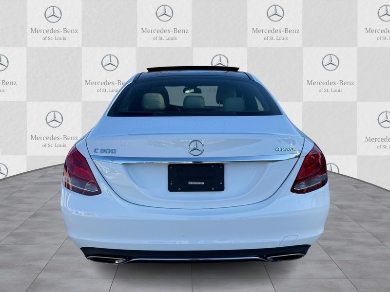 Mercedes-Benz C-Class Vehicle Full-screen Gallery Image 6
