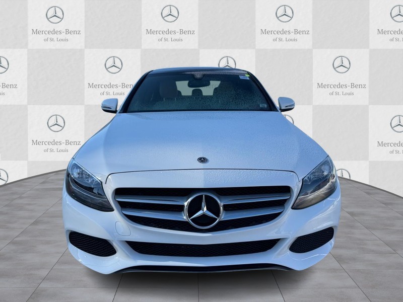 Mercedes-Benz C-Class Vehicle Full-screen Gallery Image 7