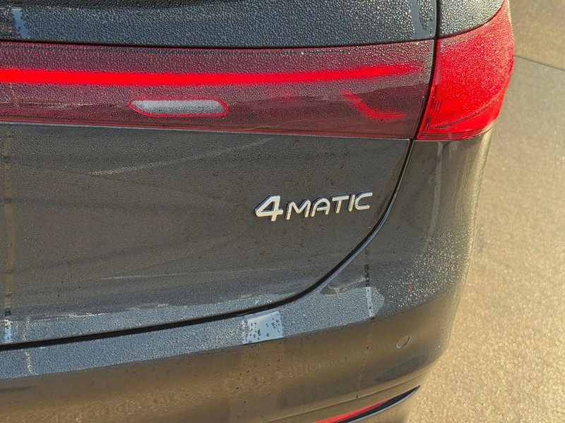 Mercedes-Benz EQS Vehicle Full-screen Gallery Image 9