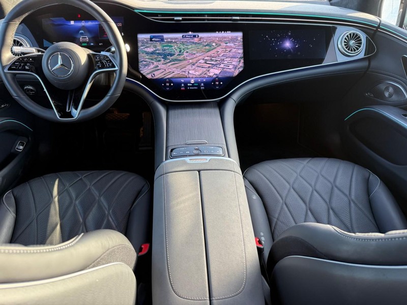 Mercedes-Benz EQS Vehicle Full-screen Gallery Image 12