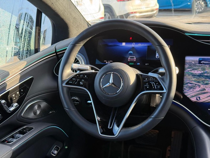 Mercedes-Benz EQS Vehicle Full-screen Gallery Image 13