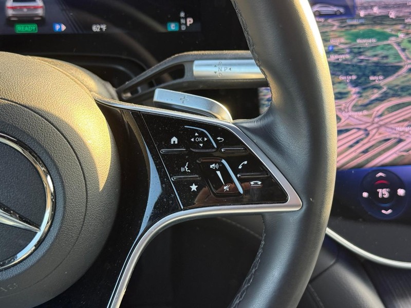 Mercedes-Benz EQS Vehicle Full-screen Gallery Image 21