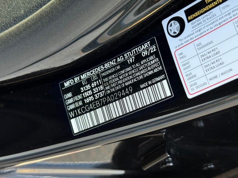 Mercedes-Benz EQS Vehicle Full-screen Gallery Image 23