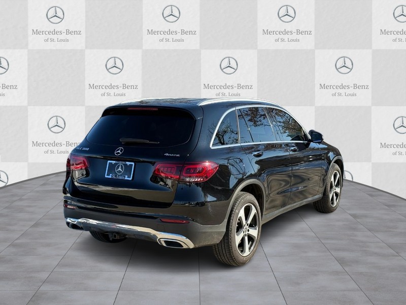 Mercedes-Benz GLC Vehicle Full-screen Gallery Image 3