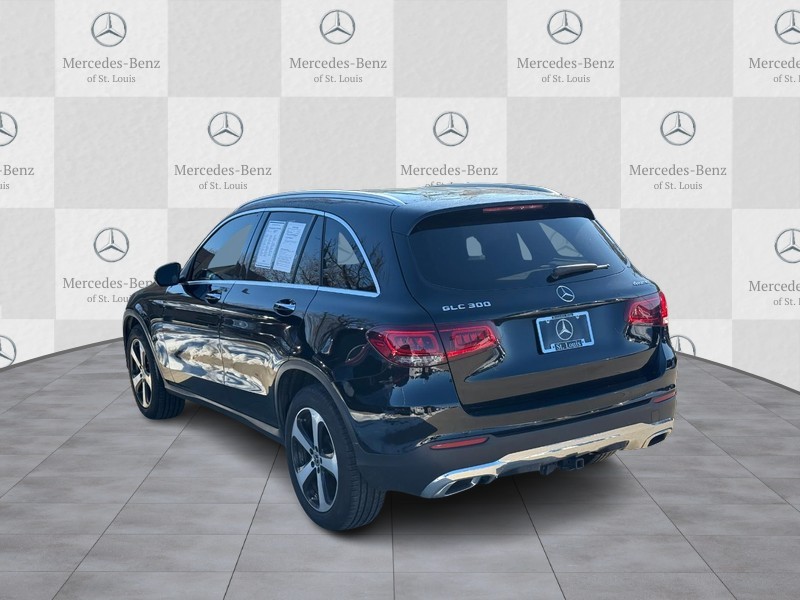 Mercedes-Benz GLC Vehicle Full-screen Gallery Image 4