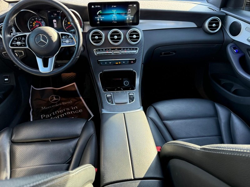 Mercedes-Benz GLC Vehicle Full-screen Gallery Image 13