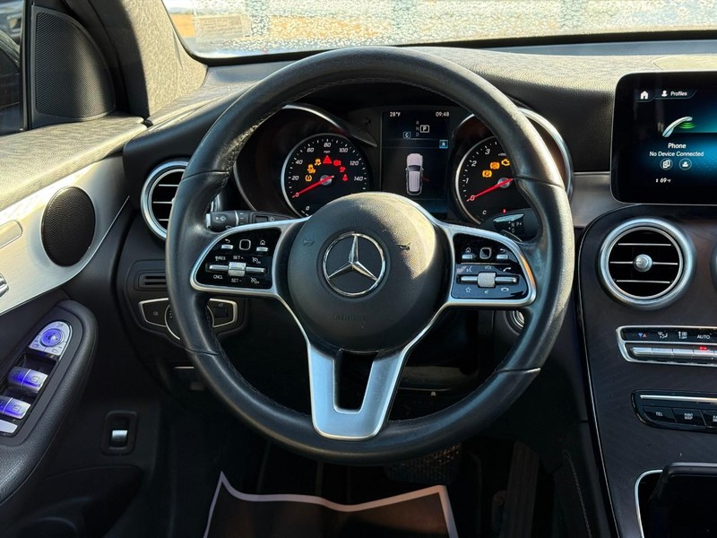 Mercedes-Benz GLC Vehicle Full-screen Gallery Image 14