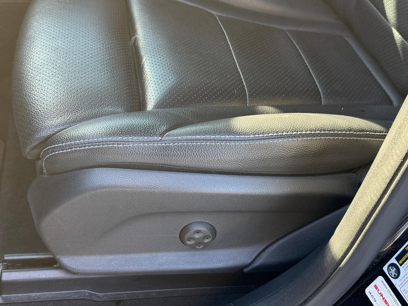 Mercedes-Benz GLC Vehicle Full-screen Gallery Image 20