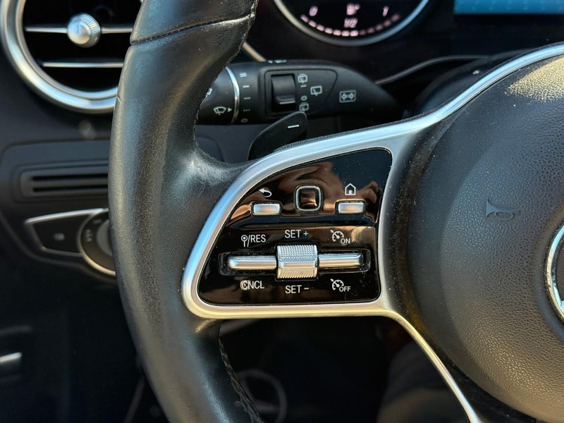 Mercedes-Benz GLC Vehicle Full-screen Gallery Image 21