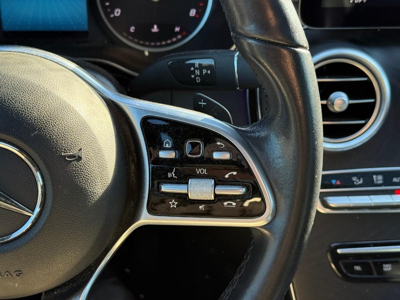 Mercedes-Benz GLC Vehicle Full-screen Gallery Image 22