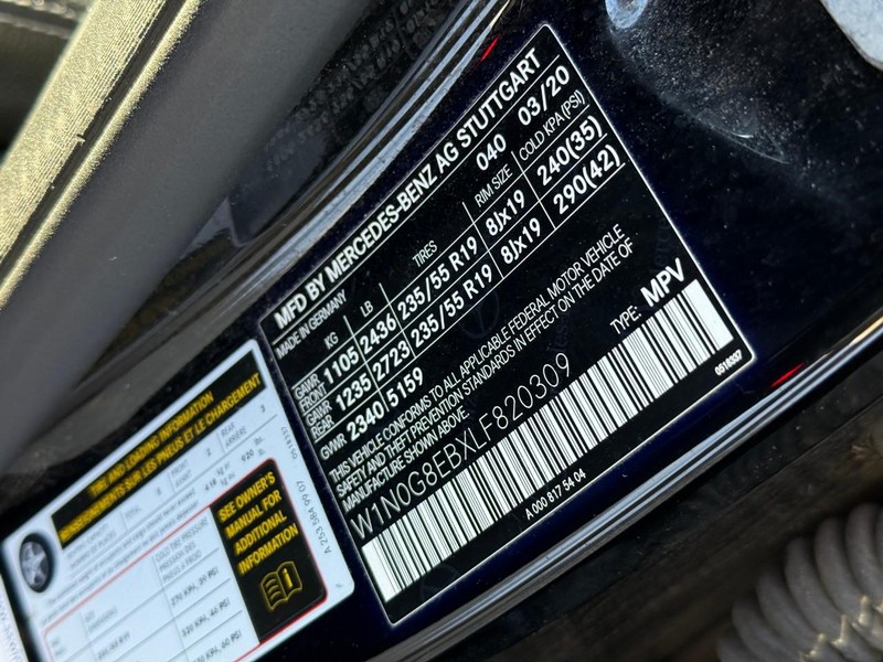 Mercedes-Benz GLC Vehicle Full-screen Gallery Image 26