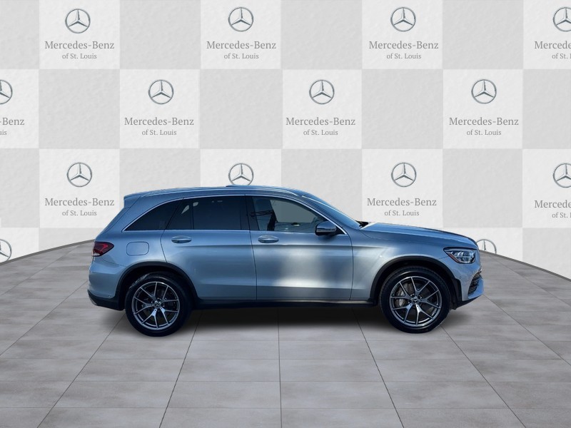 Mercedes-Benz GLC Vehicle Full-screen Gallery Image 2