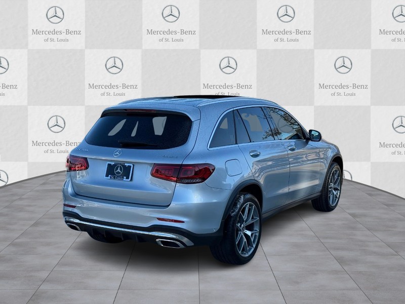 Mercedes-Benz GLC Vehicle Full-screen Gallery Image 3