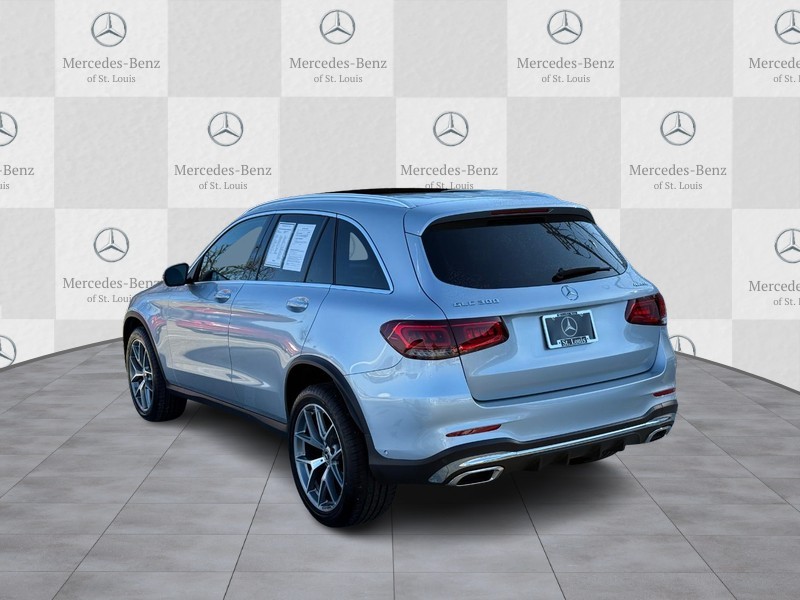 Mercedes-Benz GLC Vehicle Full-screen Gallery Image 4