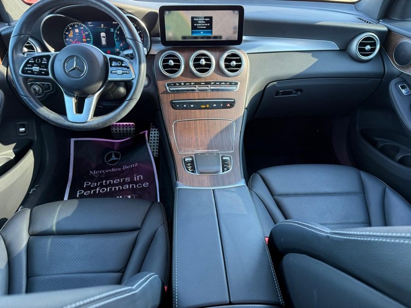 Mercedes-Benz GLC Vehicle Full-screen Gallery Image 13