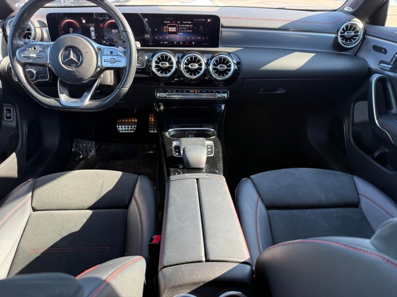 Mercedes-Benz CLA Vehicle Full-screen Gallery Image 13