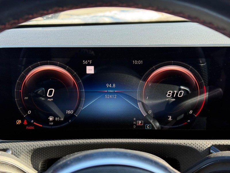 Mercedes-Benz CLA Vehicle Full-screen Gallery Image 22