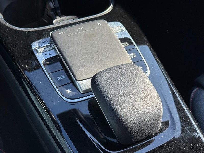 Mercedes-Benz CLA Vehicle Full-screen Gallery Image 24