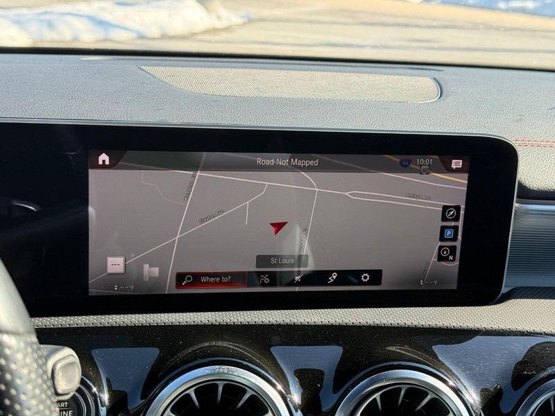 Mercedes-Benz CLA Vehicle Full-screen Gallery Image 25