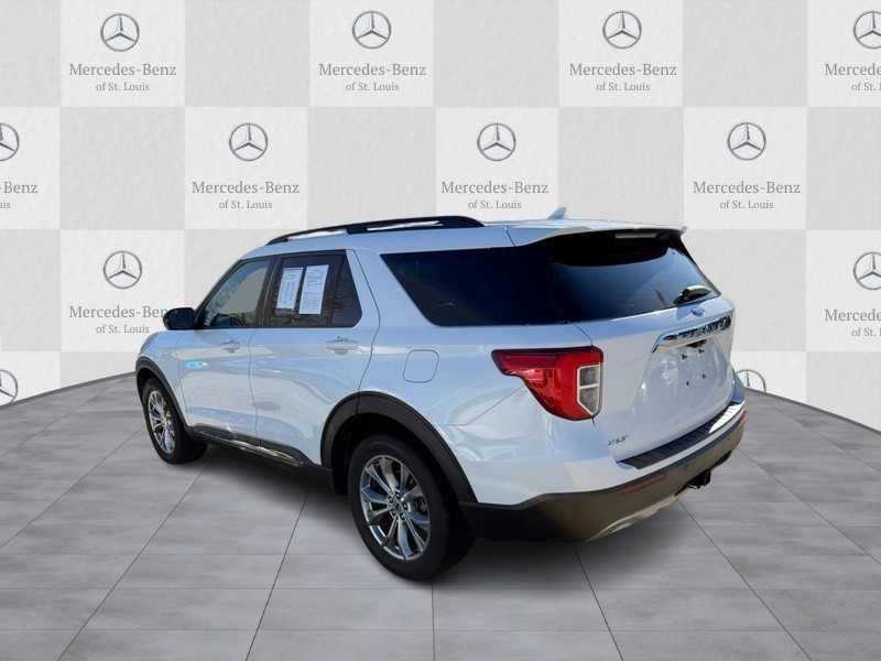 Ford Explorer Vehicle Full-screen Gallery Image 4