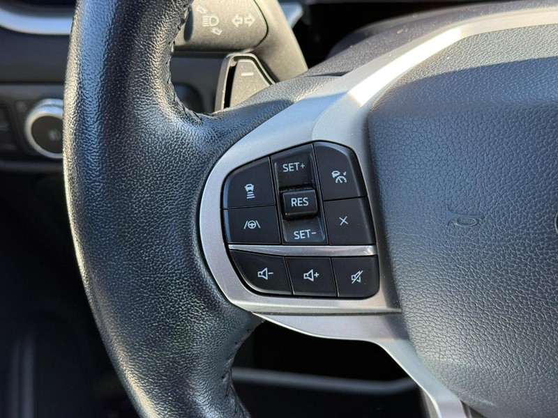 Ford Explorer Vehicle Full-screen Gallery Image 17