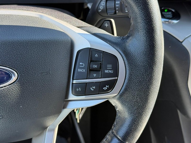 Ford Explorer Vehicle Full-screen Gallery Image 18