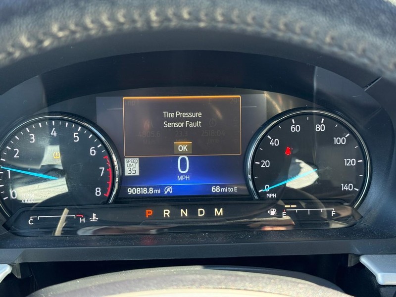 Ford Explorer Vehicle Full-screen Gallery Image 19