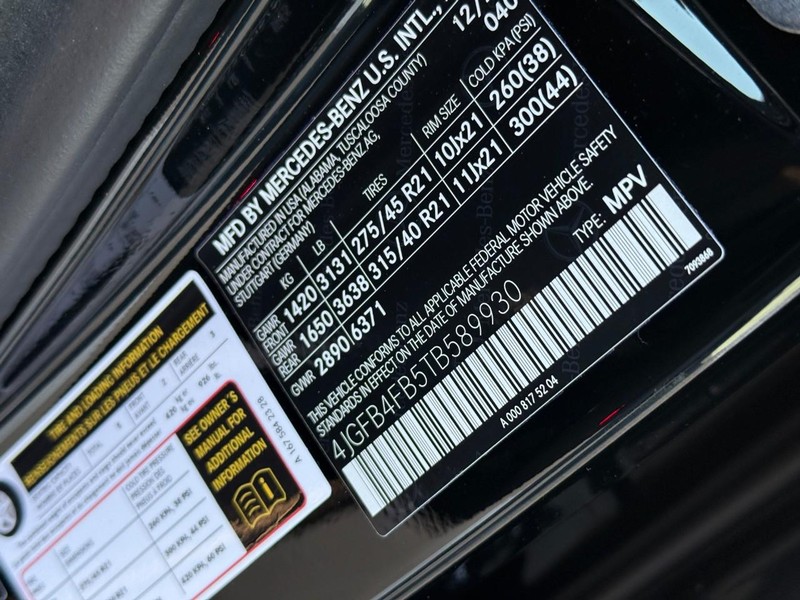 Mercedes-Benz GLE Vehicle Full-screen Gallery Image 16