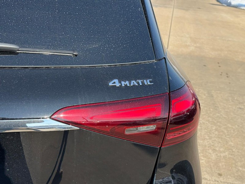 Mercedes-Benz GLE Vehicle Full-screen Gallery Image 5