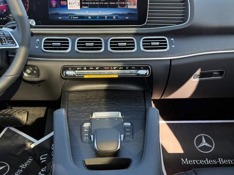 Mercedes-Benz GLE Vehicle Full-screen Gallery Image 10