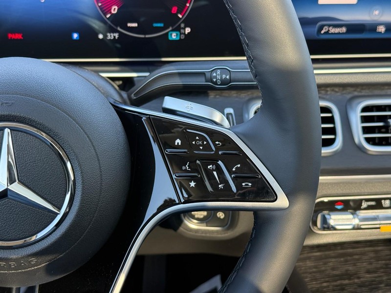 Mercedes-Benz GLE Vehicle Full-screen Gallery Image 19