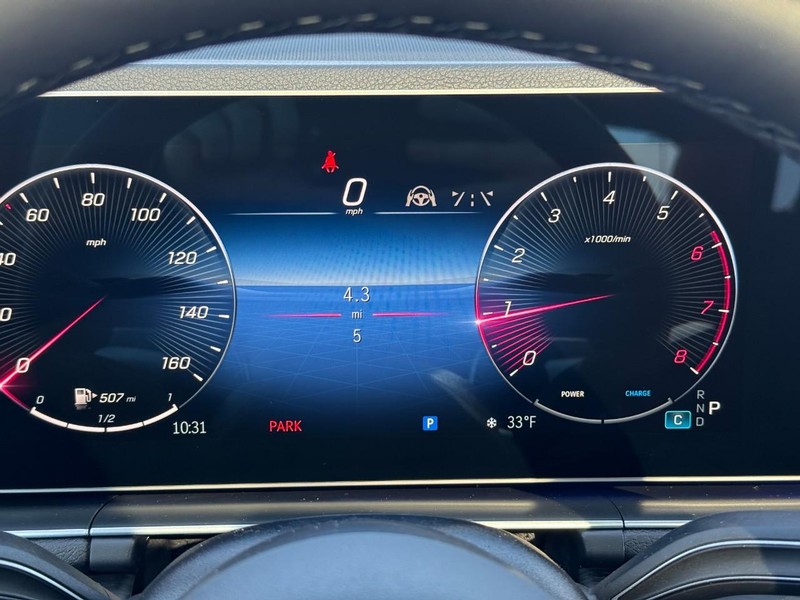 Mercedes-Benz GLE Vehicle Full-screen Gallery Image 20