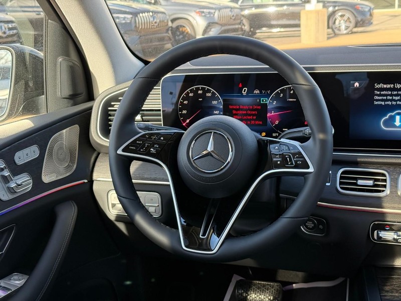 Mercedes-Benz GLE Vehicle Full-screen Gallery Image 9