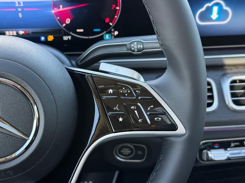 Mercedes-Benz GLE Vehicle Full-screen Gallery Image 17