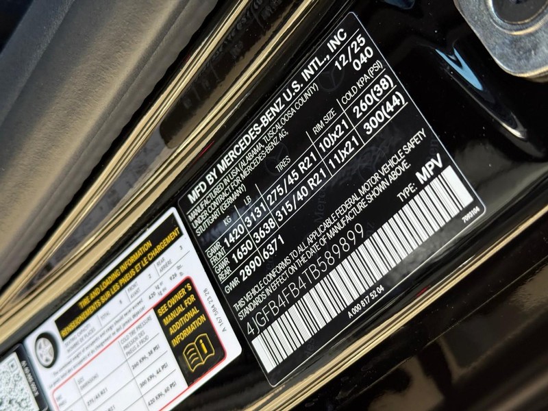 Mercedes-Benz GLE Vehicle Full-screen Gallery Image 19