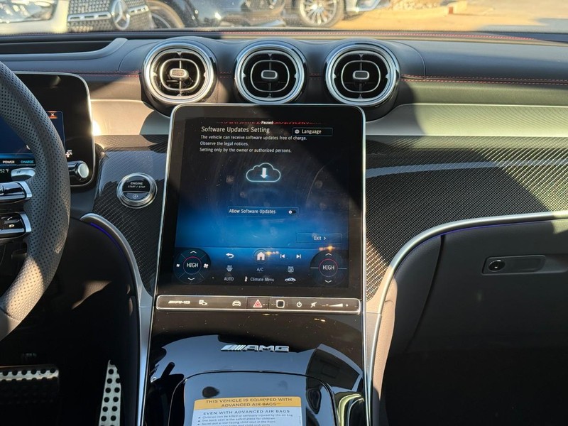 Mercedes-Benz GLC Vehicle Full-screen Gallery Image 9