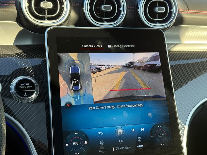 Mercedes-Benz GLC Vehicle Full-screen Gallery Image 17