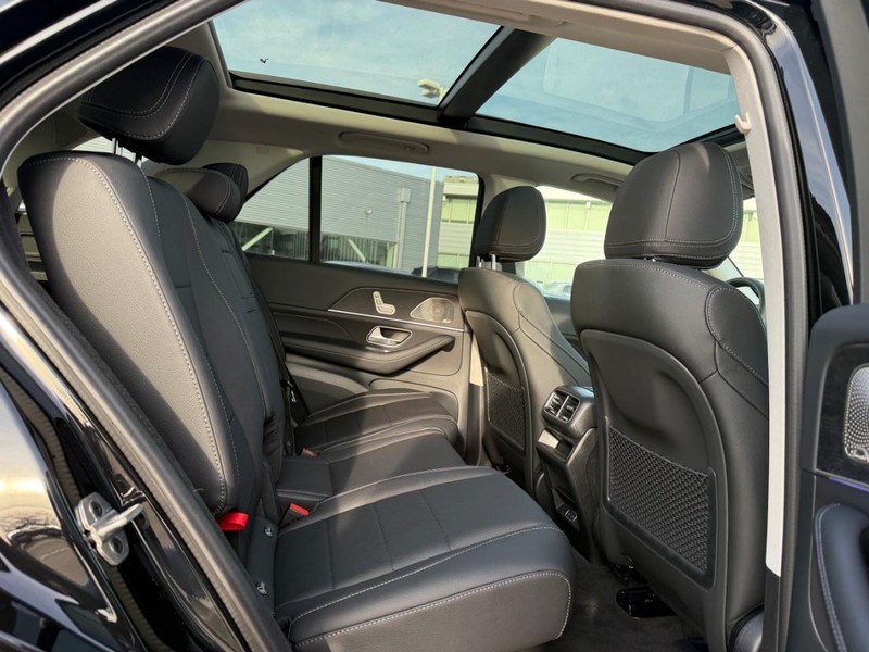 Mercedes-Benz GLE Vehicle Full-screen Gallery Image 5