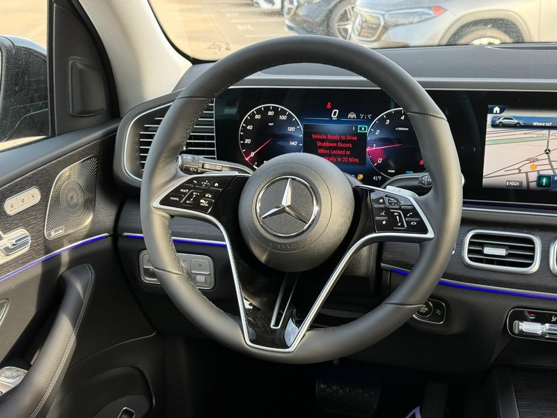 Mercedes-Benz GLE Vehicle Full-screen Gallery Image 7