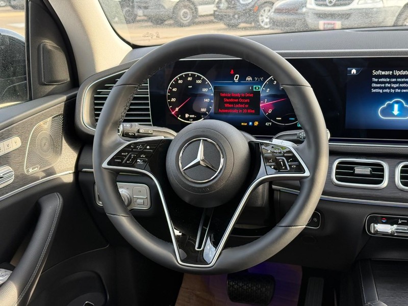 Mercedes-Benz GLE Vehicle Full-screen Gallery Image 7
